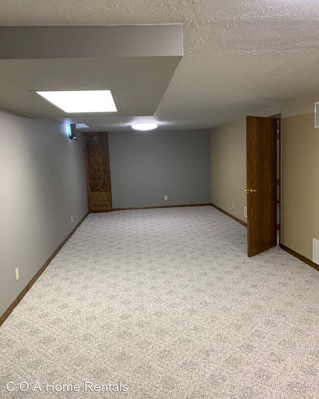 Building Photo - 3 br, 2.5 bath House - 1330 N. Emerson