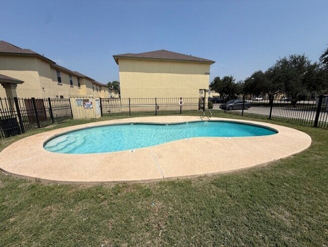 Building Photo - Ranchway Condominiums