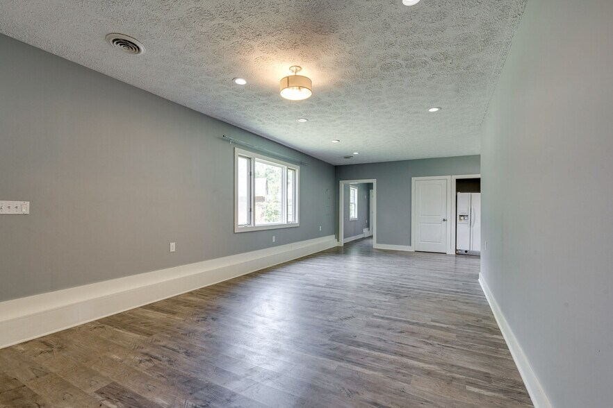 Building Photo - 279 Stones River Rd