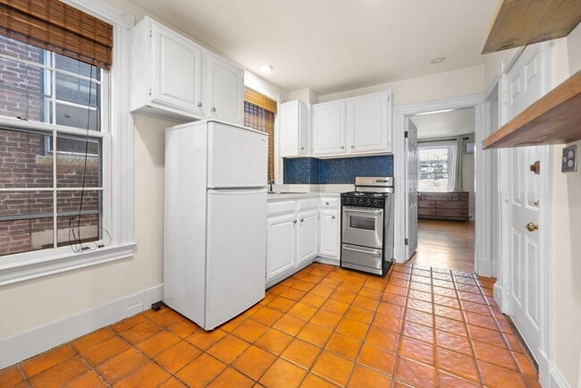 Primary Photo - 80 W Cedar St
