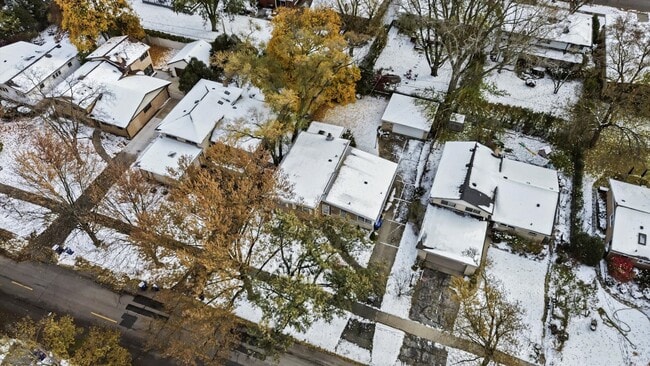 Building Photo - 400 Locust Rd