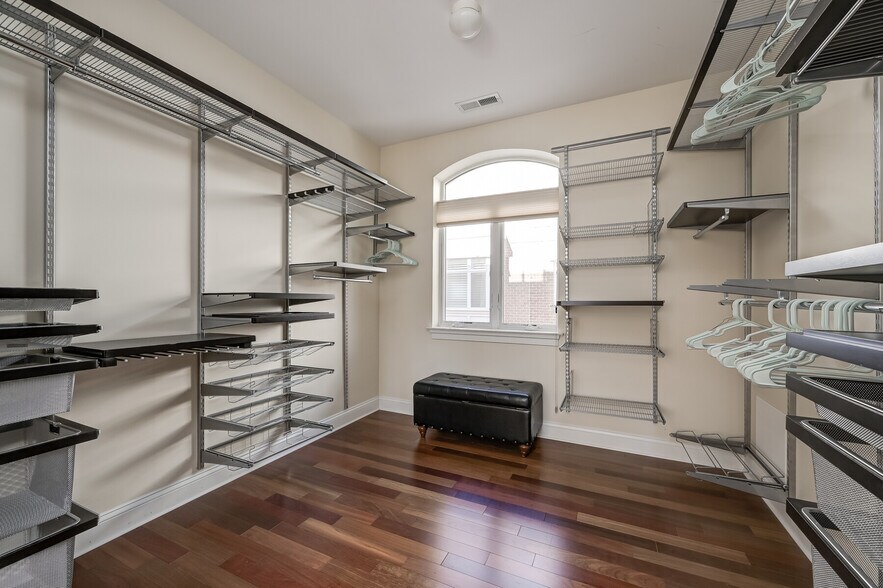 Building Photo - 621 Ponte Villas N