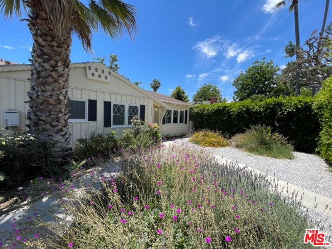 Building Photo - 15328 Vose St