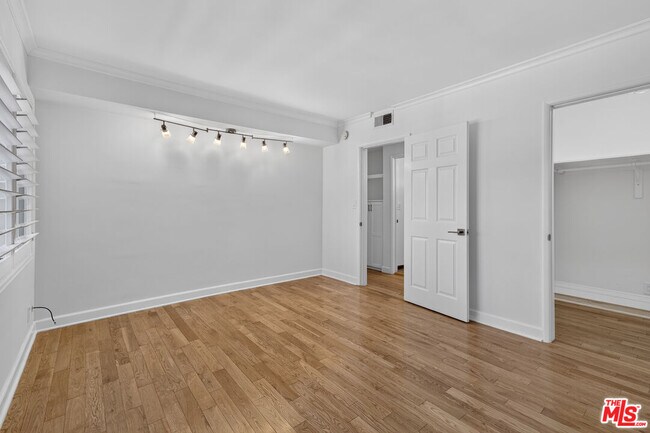 Building Photo - 1301 Flores St