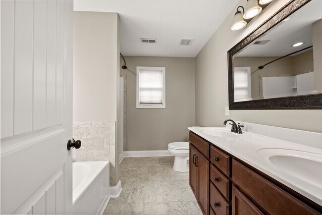 Building Photo - Coming Soon - Large home in the Heart of F...