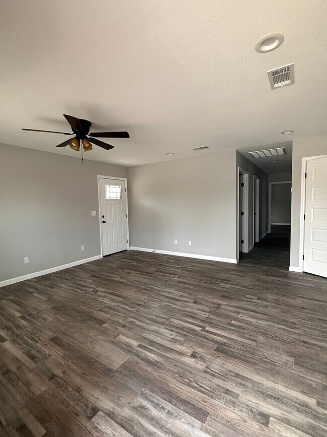 Building Photo - 3 Bed 2 Bath New Construction Brick Home