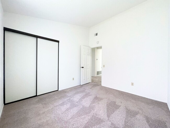 Building Photo - Single Level in Shadowridge w/ A/C!