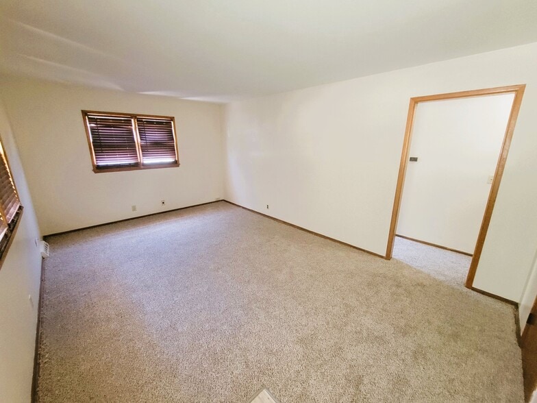 Building Photo - 433 S Sheridan St