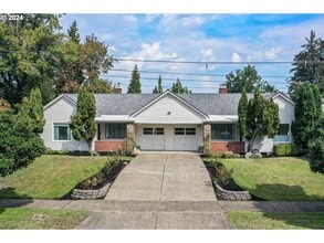 Building Photo - 4 Bedroom Duplex Near UO Campus