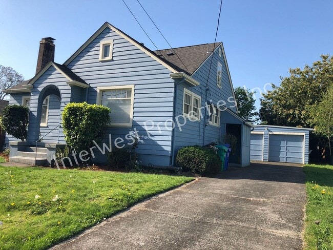 Building Photo - ADORABLE 2 BEDROOM HOUSE IN NORTH PORTLAND WITH LARGE BACK YARD & 2 CAR GARAGE!
