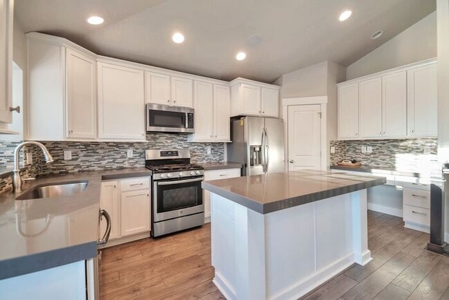 Building Photo - Incredible 6 bedroom Rambler in West Jordan