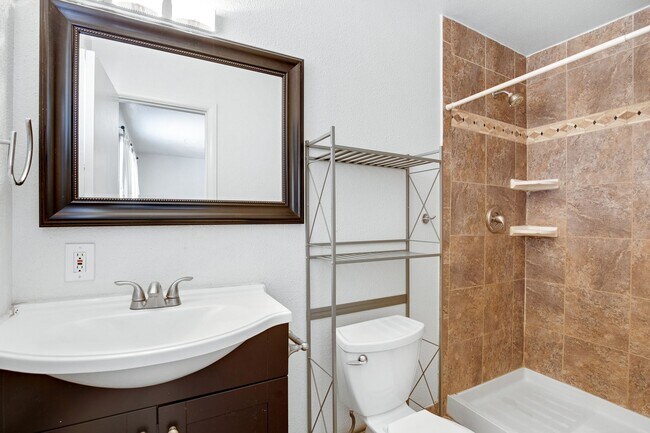 Building Photo - 4 Bedroom House Located in Tempe!