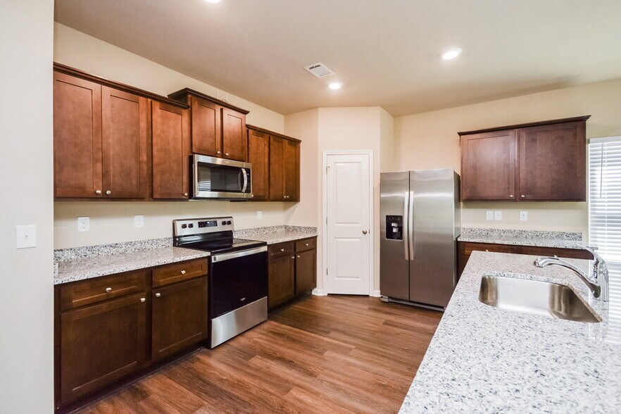 Building Photo - 532 Moline Way