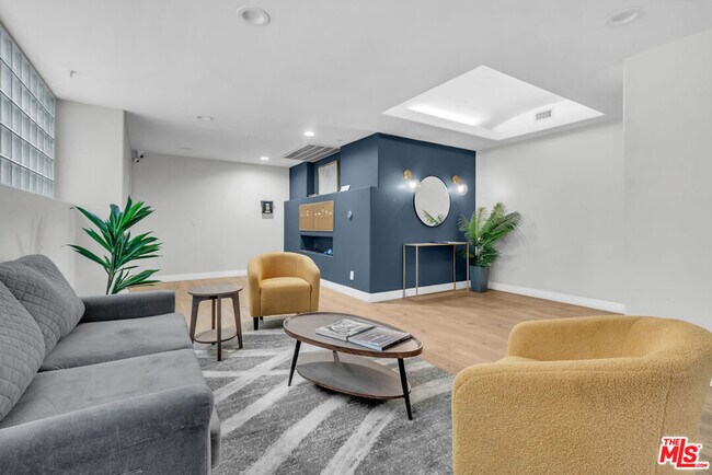 Building Photo - 131 Croft Ave