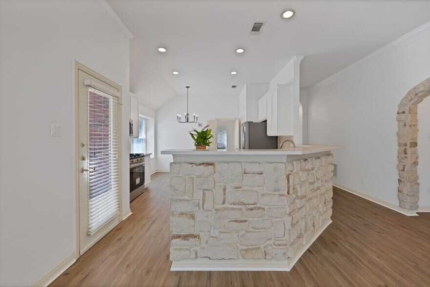 Building Photo - 5516 Broken Bend Dr