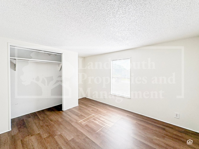 Building Photo - 1175 Meadow Lawn Street