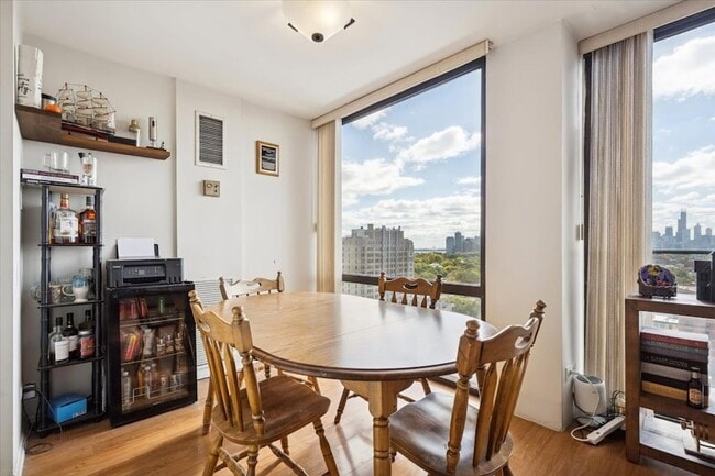 Building Photo - 345 W Fullerton Pkwy