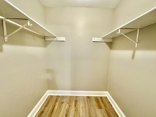 Building Photo - Two Bedroom Renovated South End Condo (Palmetto Bay Villas)!