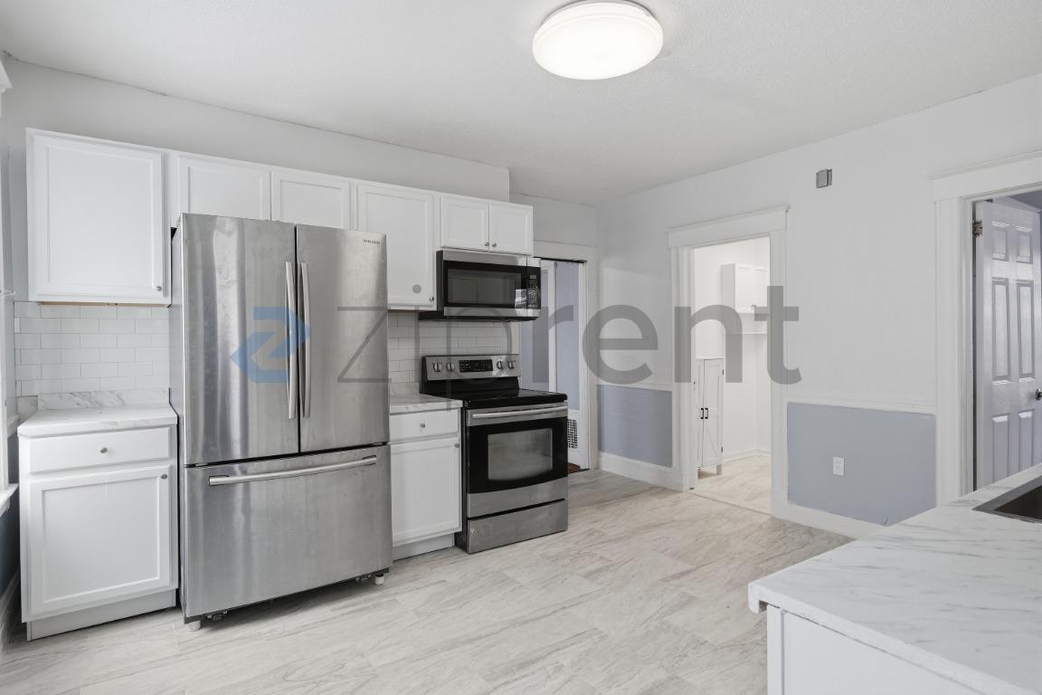 Building Photo - 62 Rowe Ave