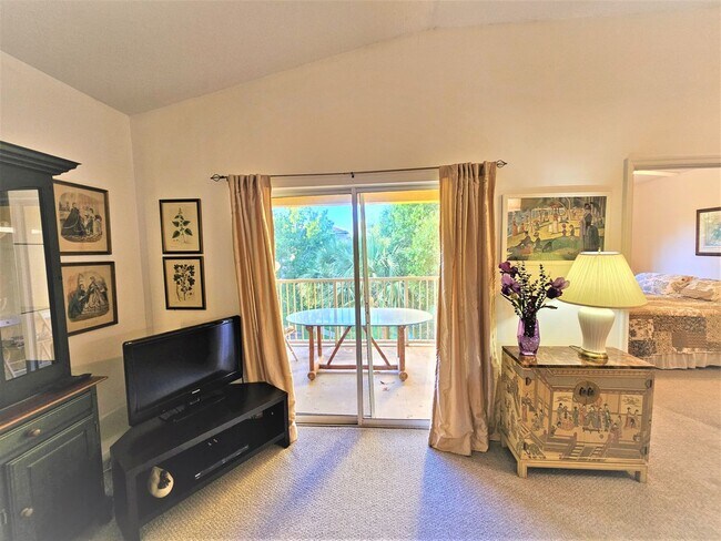 Building Photo - 5050 Fairways Cir