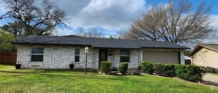 Building Photo - 2713 Henry Dr