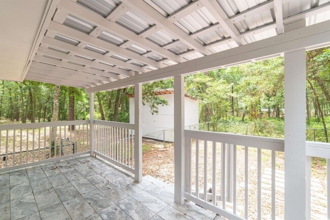 Building Photo - 1401 Twin Oaks Dr
