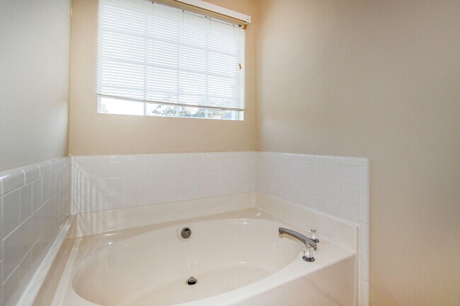 Building Photo - 3013 Mossy Creek Dr
