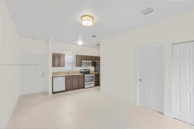 Building Photo - 9341 SW 171st Ct
