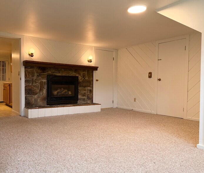 Building Photo - 1003 Osgood Hill Rd