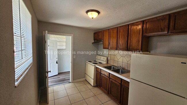 Building Photo - 1716 Whitner St