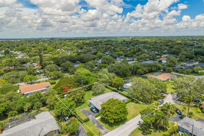 Building Photo - 17460 SW 85th Ave