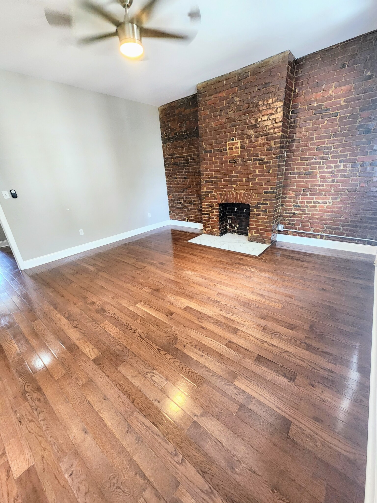 Building Photo - 315 37th St