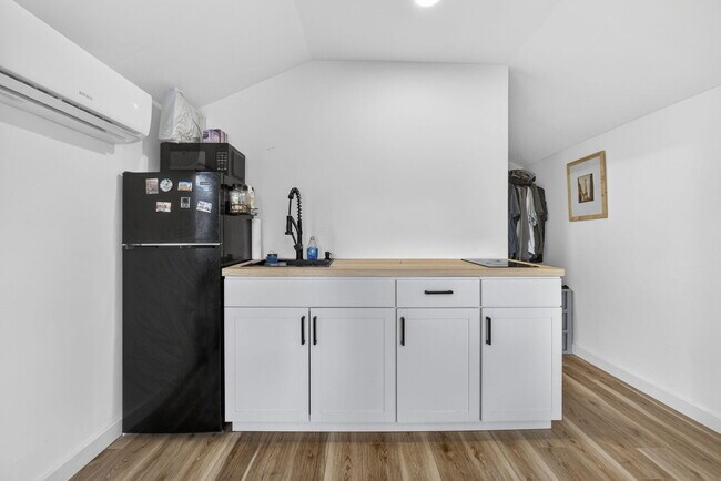 Building Photo - 701 37th St