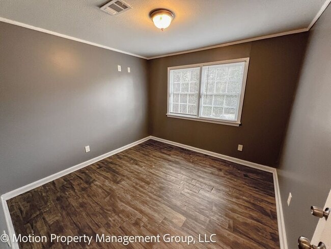 Building Photo - 2728 Pierce Dr N