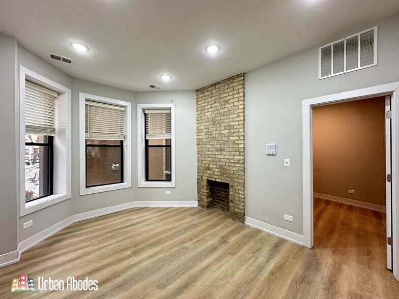 Building Photo - 445 W Belden Ave