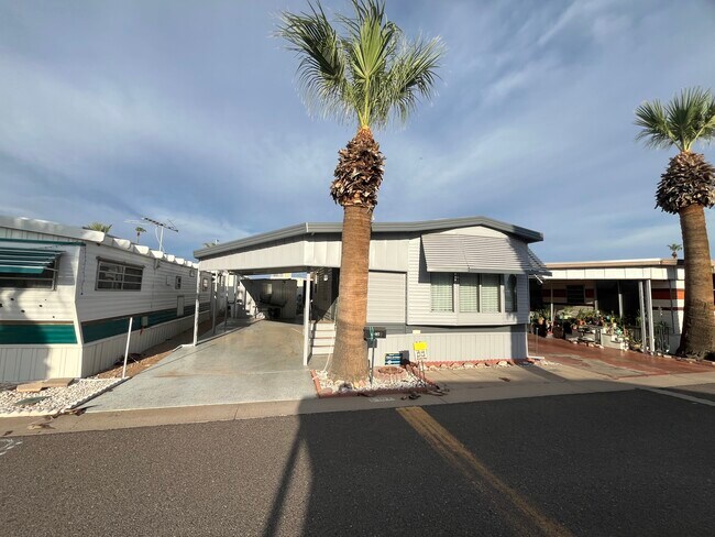 Building Photo - 303 N Lindsay Rd
