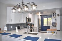 Building Photo - 1301 Cir