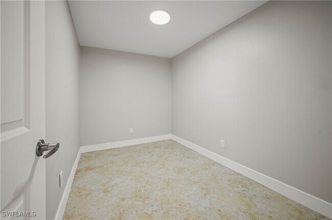 Building Photo - 3 Kings Rd