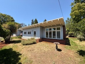 Building Photo - 81/83 w27