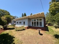 Building Photo - 81/83 w27