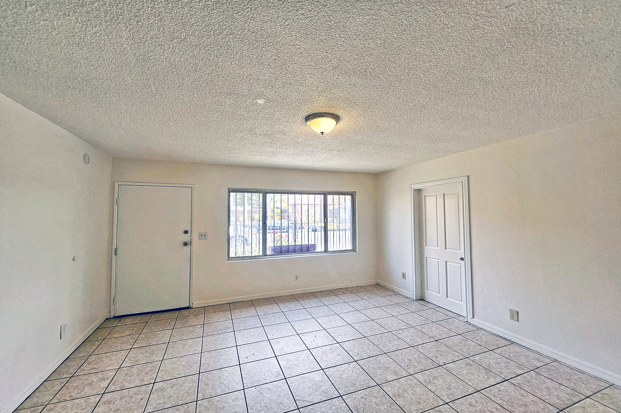 Building Photo - 1214 E 82nd St