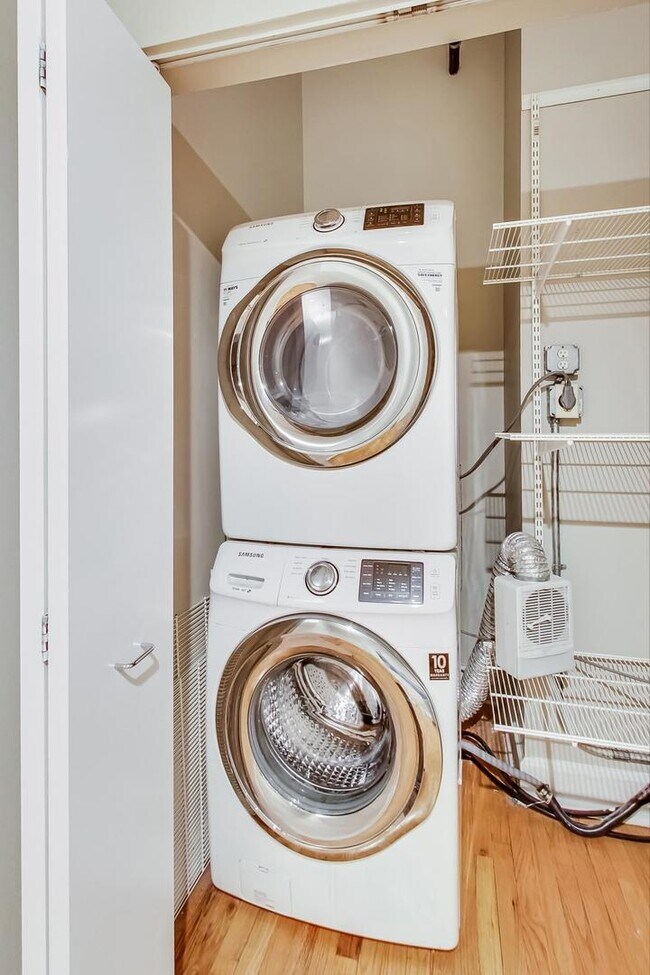 Building Photo - 165 N Canal St