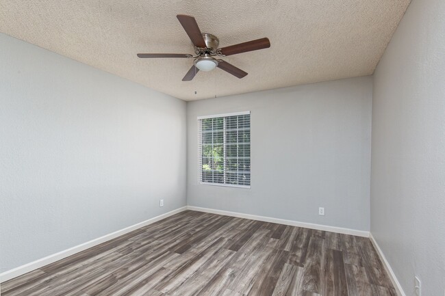 Building Photo - Second story unit overlooking pool in luxury Canyon Gate guard gated community