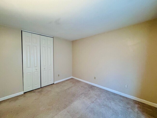 Building Photo - Conveniently located near Langley Air Force Base!