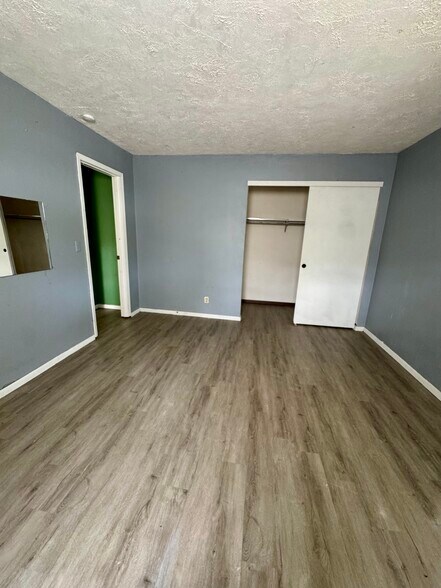Building Photo - 629 W 64th St