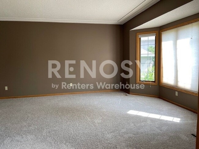 Building Photo - 4800 Sq. Ft. 5 Bedroom 4.5 Bath Home in Woodbury