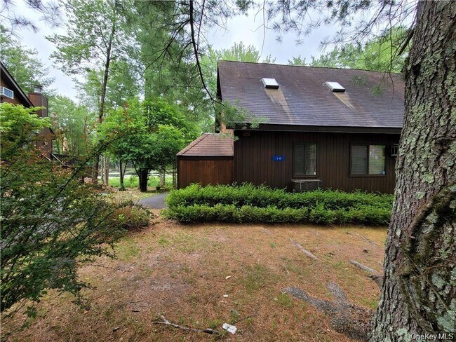 Building Photo - 14 Lakeside Dr
