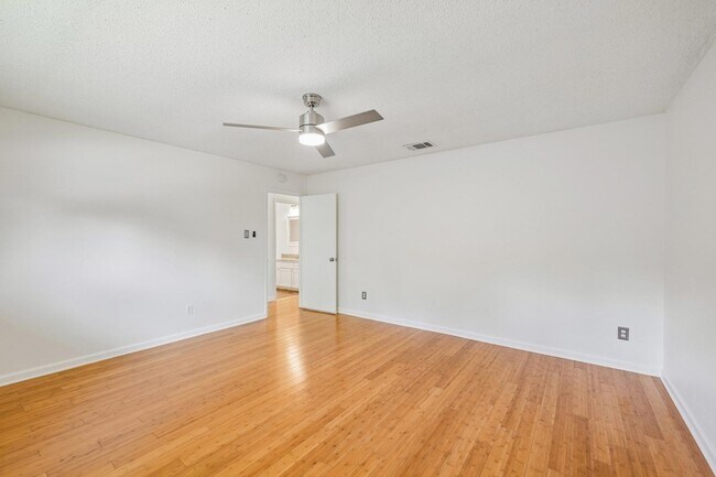Building Photo - 2717 Charlesworth Dr