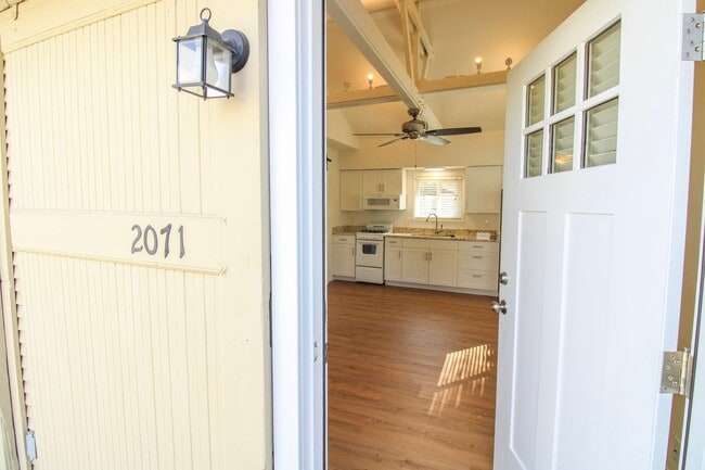 Building Photo - 2067-2071 Story St