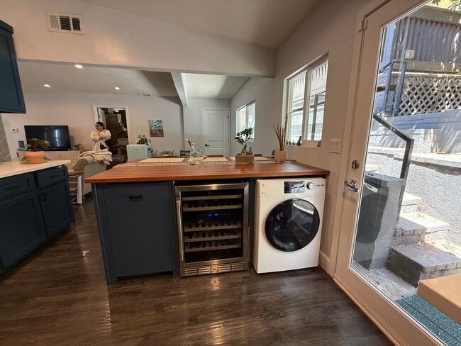 Building Photo - Now Leasing – 812 Merlin | $6,200/Month | ...